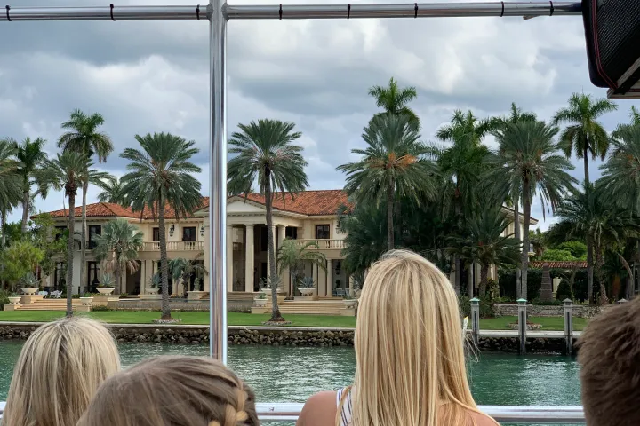 Best boat sightseeing cruise in Miami Affordable Miami boat tours with views Private boat sightseeing tours in Miami Top-rated boat sightseeing cruises Miami