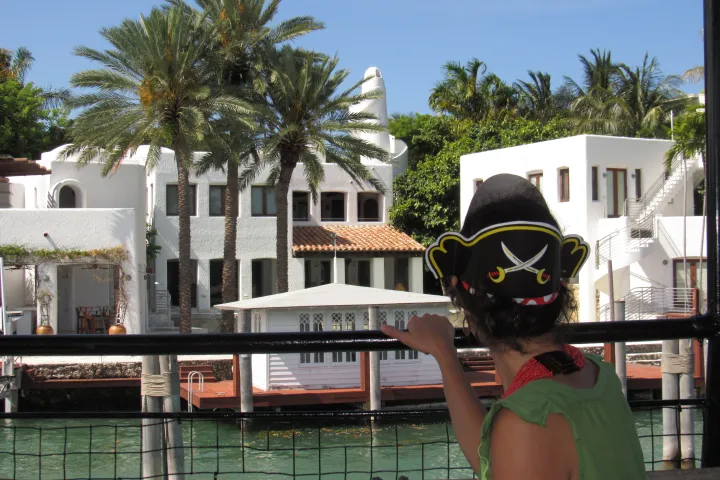 Private boat sightseeing tours in Miami Top-rated boat sightseeing cruises Miami