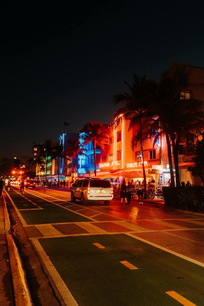 a traffic light on a city street at night