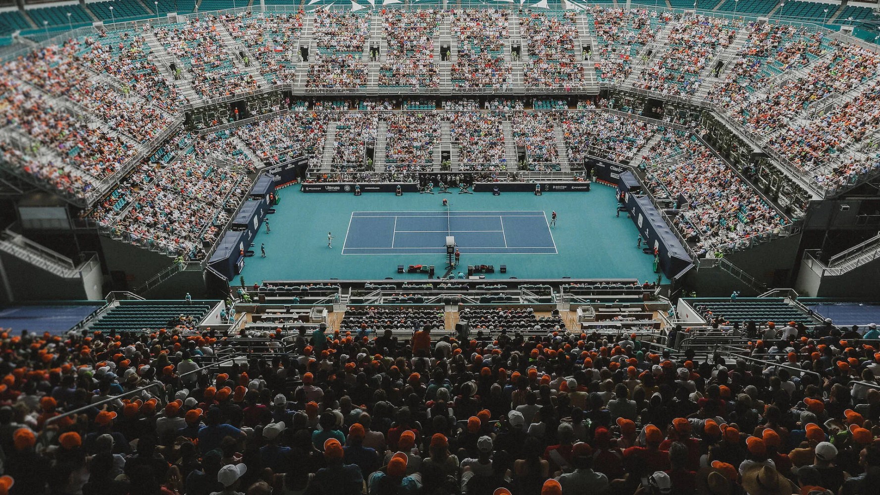 a large crowd of people